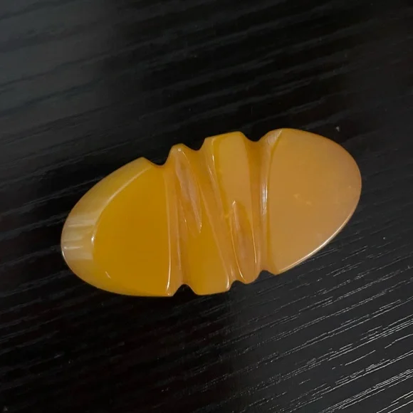 Bakelite Vintage Butterscotch Brooch - Picture 8 of 11